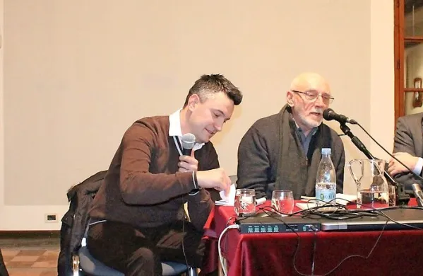 Knjigo so v Goriškem muzeju predstavili (z desne): Matej 
Venier, Paolo Rumiz, kustos David Kožuh, ki je skrbel za 
prevajanje, in Ivan Lotrič.