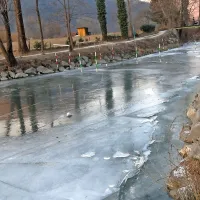 V okovih ledu celo reka Soča