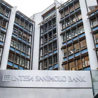 Nov napis: Intesa Sanpaolo bank