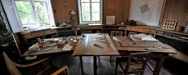  Plečnikova risalnica v prvem nadstropju ovalnega prizidke hiše, kamor je kdaj povabil tudi svoje študente.    
