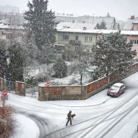 Sneg povzroča preglavice na cesti