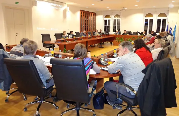 Računsko sodišče je bistriški občini očitalo kup kršitev v letu 
2013. Župan je svetnikom zatrdil, da so vse odpravili s 
popravljalnimi ukrepi, a mnogih ni prepričal.