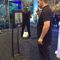 Premično stojalo za video konference Beam pro je 
navdušilo na sejmu.