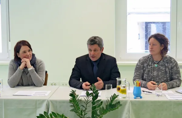 Delovanje Večgeneracijskega centra Primorsko-notranjske regije so predstavili (z leve): Tina Bazjako, Igor Marentič in 
Nina Vanita Hočevar.