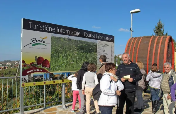 Preteklo jesen se je tistim Bricem, ki jim kruh daje turizem, 
nasmejalo tudi vreme.