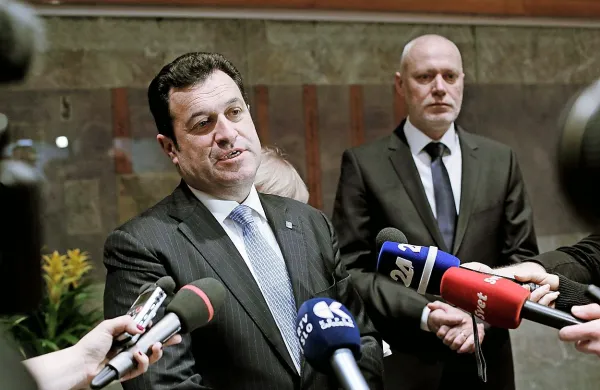 Predsednik državnega zbora Milan Brglez je danes sprejel 
predsednika deželnega sveta Avtonomne dežele Furlanije - 
Julijske krajine (FJK) Franca Iacopa, s katerim sta poudarila 
pomen uveljavljanja narodnih manjšin na parlamentarni ravni 
v obeh državah.