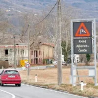 Ponoči sunek burje okoli 180 km/h, motena oskrba z električno energijo (foto in video)