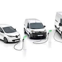 Renaultova paleta električnih dostavnikov sega od malega 
twizzija, ki ga z lahkoto zapeljemo v največjega masterja, 
vmes sta še zoe in kangoo.