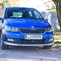 Fabia, opremljena za slabe podlage, je v kombinaciji z modro 
barvo prav imenitna.