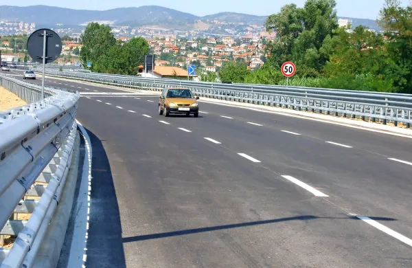 Včeraj zvečer je na območju stavbe Pasta Zara v Miljah umrl  
58-letni slovenski voznik tovornjaka.