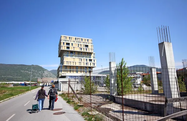 V Cedri le še eno stanovanje ni prodano, ostaja pa še 50 
parkirnih mest. 