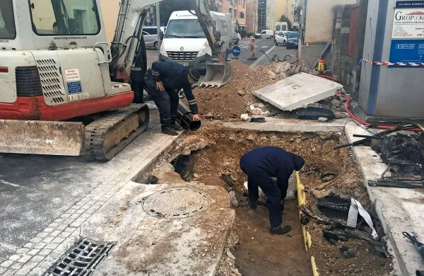Zaradi sanacijskih del bo del Vojkovega nabrežja zaprt 
predvidoma vse do sobote. 