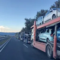 Pred Luko Koper spet kolone tovornjakov