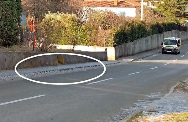 Na poti v &scaron;olo si je po&scaron;kodovala roko