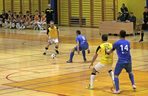  Puntarje (v rumenih dresih) je v  prvo vodstvo s 4:3 popeljal 
Andrej Rutar.