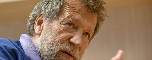 Ni razloga za paniko, ameriška demokracija bo pokazala 
svojo moč, o tem, kaj se bo izcimilo iz kontroverznih napovedi 
novega predsednika Donalda Trumpa, pravi  poznavalec 
Amerike dr. Bogomil Ferfila.