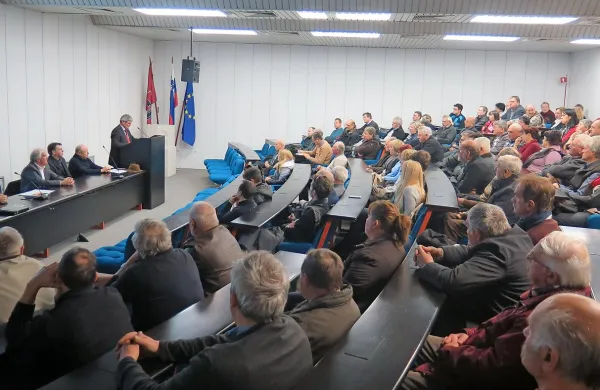 “Nobenih kompromisov ne bo, terana ne damo,” so odločeni Kraševci. 