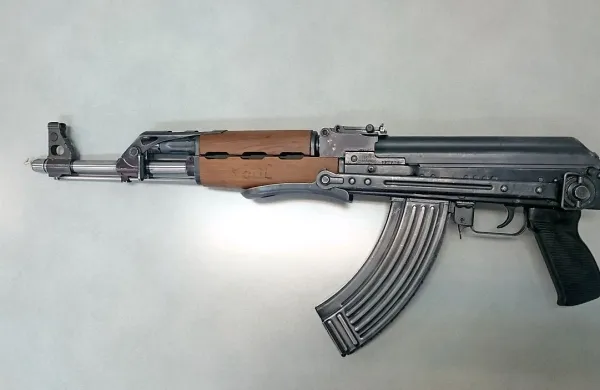 Oktorba so policisti   obravnavali  tatvino razstavnega eksponata, puške Zastava AP M70, iz Parka vojaške zgodovine 
Pivka.