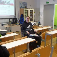 Sebastjan Bahur je eden od  dveh dijakov ŠC Nova Gorica, ki 
morata biti na vozičku.