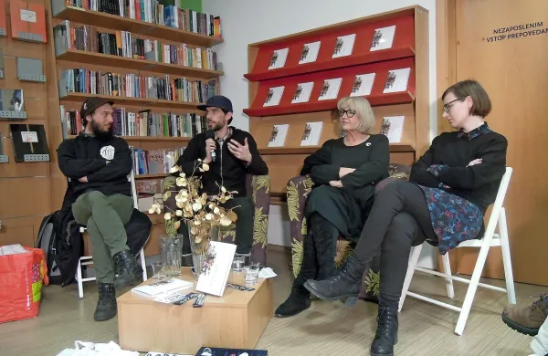 Luka Bevk, Miha Blažič - N'toko, Irena Urbič in Tanja Hladnik so bili soudeleženci pogovora o svetu, ki nas obkroža.

