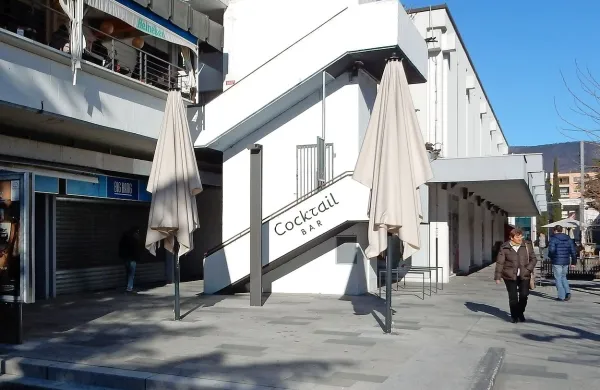 Kakšne so možnosti in omejitve za umestitev tržnice v nekdanji Mega center, so arhitekti  preverili, zdaj občina 
čaka na bolj podrobno projektno nalogo. Malo verjetno je, da bodo prenovo  letos začeli. Med drugim morajo 
svetniki še  potrditi, ali sploh zagotoviti denar zanjo.