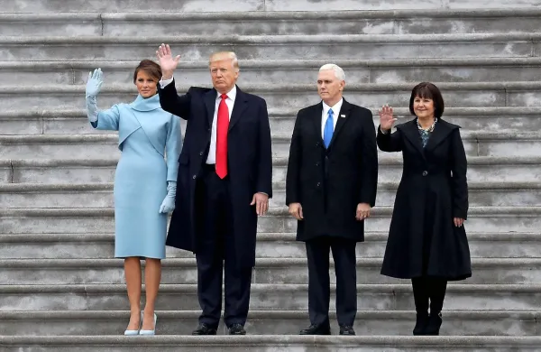 Novi prvi družini ZDA: Melania in Donald Trump ter Mike in  
Karen Pence.