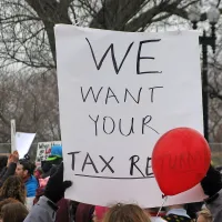 Trump protestnikom: Zakaj niste &scaron;li na volitve?