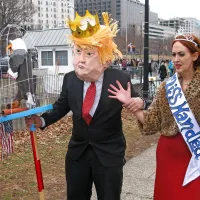 Trump protestnikom: Zakaj niste &scaron;li na volitve?