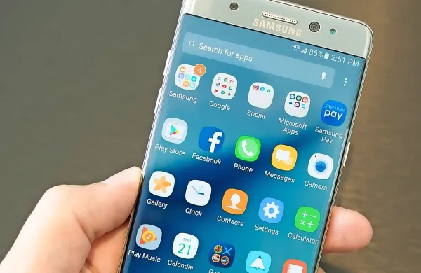 Največji proizvajalec pametnih mobilnikov na svetu Samsung 
Electronics je danes sporočil, da so za lanske primere 
samovžigov oziroma eksplozij mobilnikov galaxy note 7 krive 
okvarjene baterije.