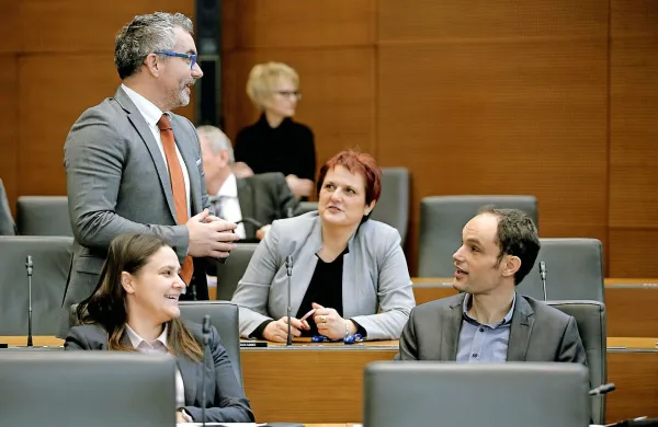 Koalicija se je uskladila o približevalnem dopolnilu MNZ k 
predlogu novele zakona o tujcih, je po sestanku za medije 
povedal poslanec SMC Mitja Horvat.