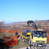 Odstranjujejo zapu&scaron;čene avte na Ko&scaron;ti