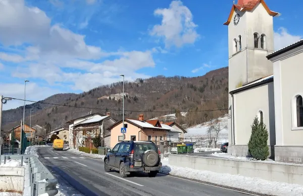 Ustavljal bo na cesti