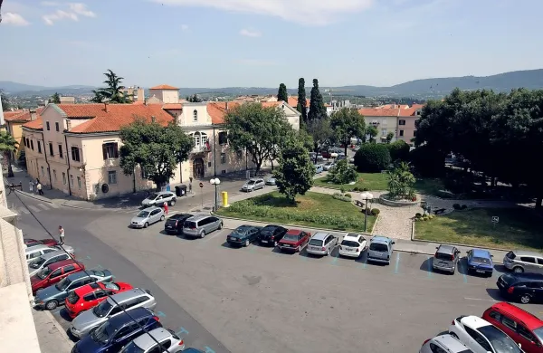 Razstava o nesojenih projektih za ureditev trga Brolo