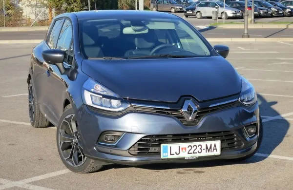 Clio ostaja najbolj priljubljen avtomobil pri nas.