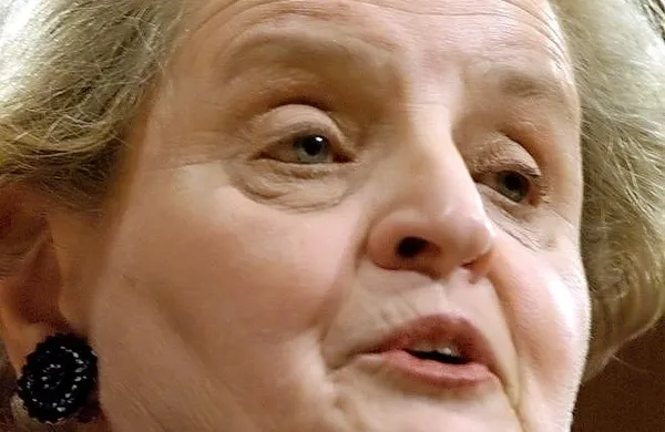 Nekdanja ameriška državna sekretarka Madeleine Albright 
se je pod Donaldom Trumpom pripravljena registrirati za 
muslimanko v znak solidarnosti s tistimi, ki prakticirajo 
islam. 