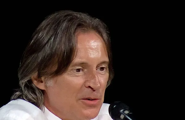 Robert Carlyle je izdal nekatere skrivnosti ob premieri filma.