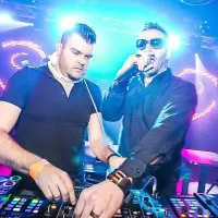 Deejake in MC Gizzy v akciji.