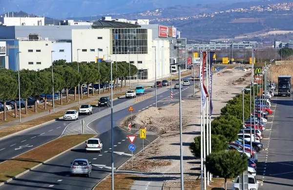Na razpis direkcije za infrastrukturo se je odzvalo več gradbenih podjetij, ki jih zanima 
dokončanje odseka Ankaranske ceste.