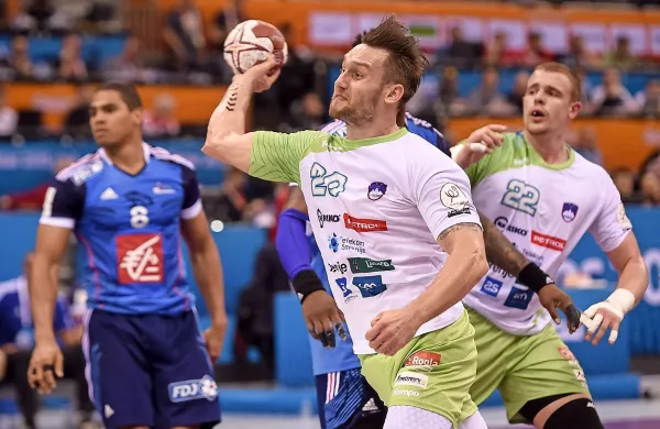 Med slovenskimi reprezentanti, ki so se pred dvema letoma 
na svetovnem prvenstvu  zoperstavili Franciji, je bil tudi Matej 
Gaber (desno). 