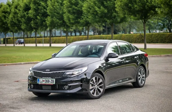 Optima je povsem dostojen konkurent klasičnim nemškim 
ladjam, manjka le nekoliko večja motorna izbira.