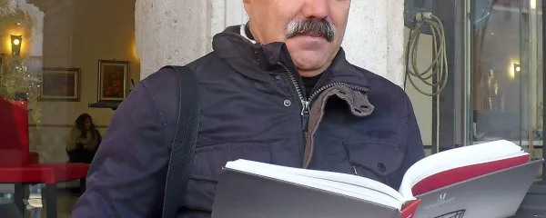 Flavio Bonin: “Soline so bile za Benetke tako pomembne, da so jih varovali z vojsko. V bližini 
je bila vselej privezana kakšna galeja.  Ladjam pa je bilo prepovedano vplutje v soline. 
Natančno je bila določena  odkupna cena, od pridelave soli so pobirali tudi davke.”