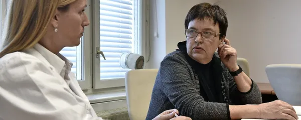 Urša Čižman Štaba (levo) in Vesna Radonjič Miholič, klinični 
psihologinji, ki pomagata žrtvam nesreč in njihovim svojcem. 