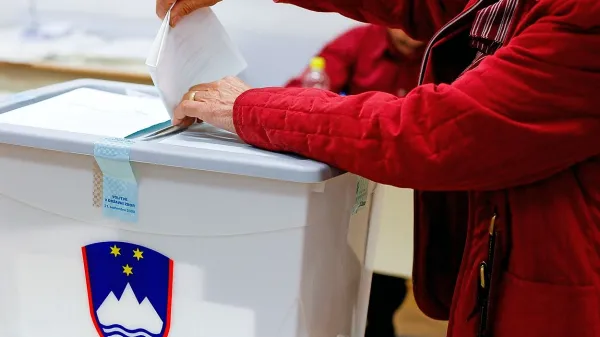  Volitve so tista priložnost, ko se župana odpokliče ali pa se 
mu da nov mandat, po parlamentarni zavrnitvi možnosti 
odpoklica župana pravi strokovnjak za vprašanja lokalne 
samouprave Miloš Senčur.  