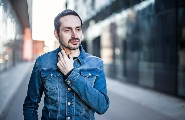 Kevin Koradin: “Odločitev vidim kot logično 
evolucijo moje glasbene poti. Tide nisem pokopal 
in se bo zagotovo še kdaj pojavil kak izdelek na 
sceni pod tem imenom.”