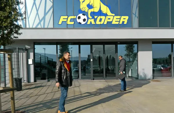 Upnik FC Koper Boško Županović (levo) in sodni izvršitelj 
Tadej Poljak sta presenetila vodstvo koprskega kluba.