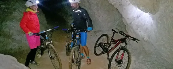 Svojevrstno doživetje na STKP je tudi kolesarjenje po 
opuščenih rudniških rovih v podzemlju Pece.