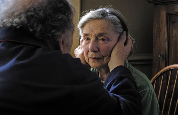 Mannuelle Riva je mednarodno prepoznavnost dosegla z 
vlogo Anne (na fotografiji) v filmu Ljubezen Michaela Hanekeja. 