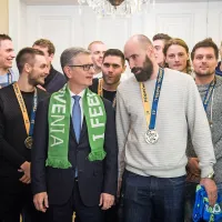 Več tisoč navijačev pozdravilo bronaste rokometa&scaron;e