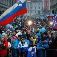 Več tisoč navijačev pozdravilo bronaste rokometa&scaron;e