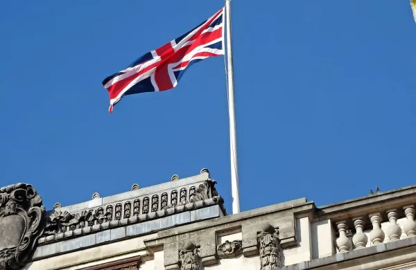 Več kot milijon Britancev je doslej podpisalo peticijo, v kateri 
pozivajo k preklicu državniškega obiska  ameriškega predsednika Donalda Trumpa v Veliki Britaniji.